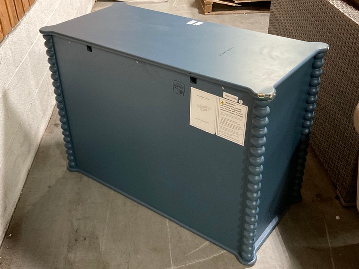 Lot 333  
            Marchington SR10 - Delivery or Collection 

                
JOHN LEWIS & PARTNERS 3 DRAWER CHEST IN BLUE ORIGINAL RRP: £499: LOCATION - A11