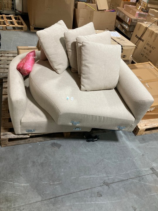 Lot 334  
            Marchington SR10 - Delivery or Collection 

                
2 X PARTIAL CORNER SOFA PARTS WITH CUSHIONS: LOCATION - A12