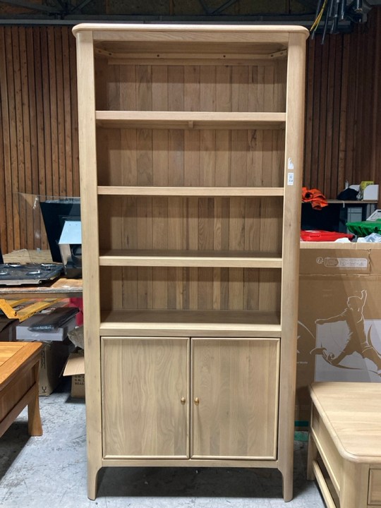 Lot 358  
            Marchington SR10 - Delivery or Collection 

                
OAK FURNITURELAND NEWTON LIGHT NATURAL SOLID OAK TALL BOOKCASE - ORIGINAL RRP £67...