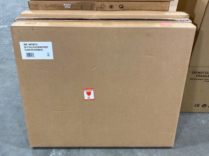 Lot 402  
            Marchington SR10 - Delivery or Collection 

                
3 X PLATINUM FROST GLASS SPLASHBACKS : SIZE 90 X 75CM: LOCATION - A2