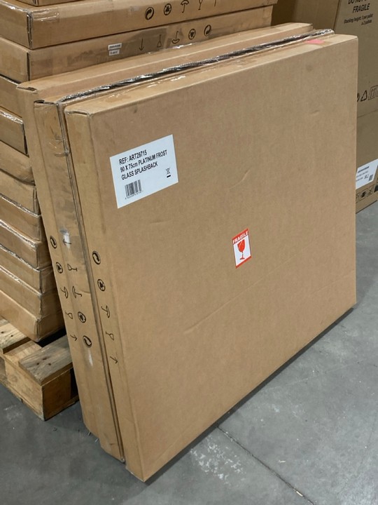 Lot 403  
            Marchington SR10 - Delivery or Collection 

                
3 X PLATINUM FROST GLASS SPLASHBACKS : SIZE 90 X 75CM: LOCATION - A2