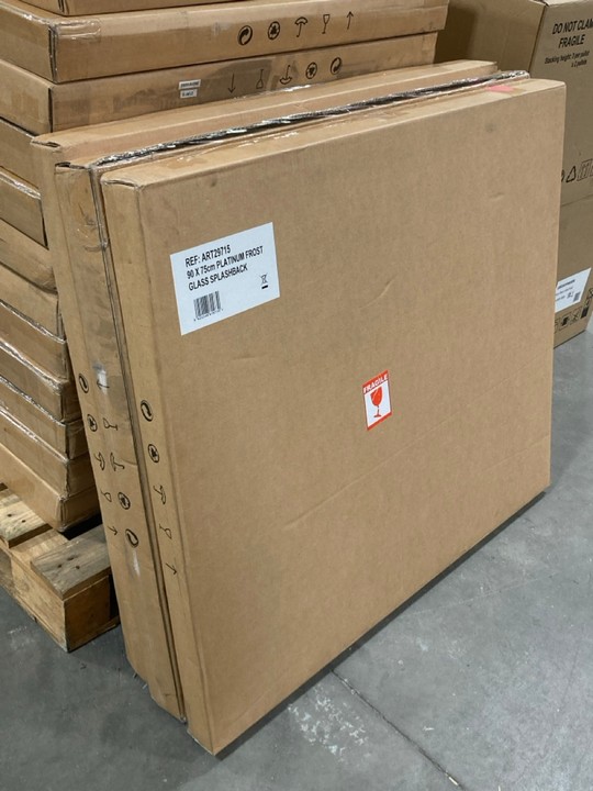 Lot 405  
            Marchington SR10 - Delivery or Collection 

                
3 X PLATINUM FROST GLASS SPLASHBACKS : SIZE 90 X 75CM: LOCATION - A2 - Image 2