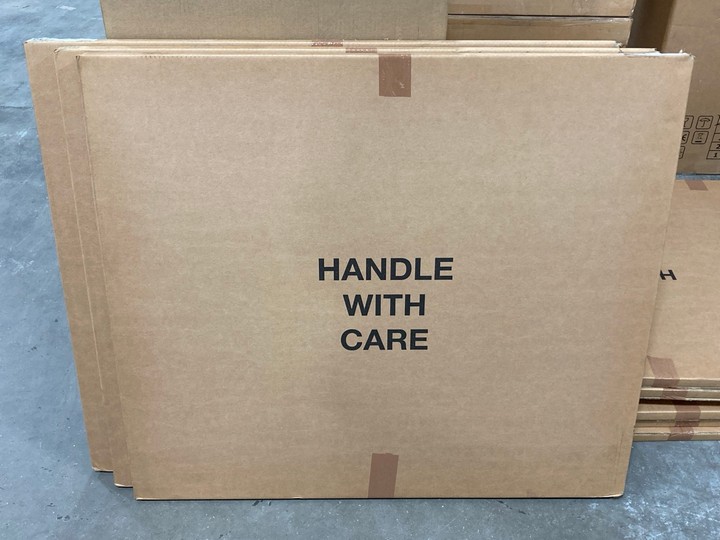 Lot 410  
            Marchington SR10 - Delivery or Collection 

                
3 X CURVED STYLE SPLASHBACKS IN BLACK : SIZE 90CM: LOCATION - A2