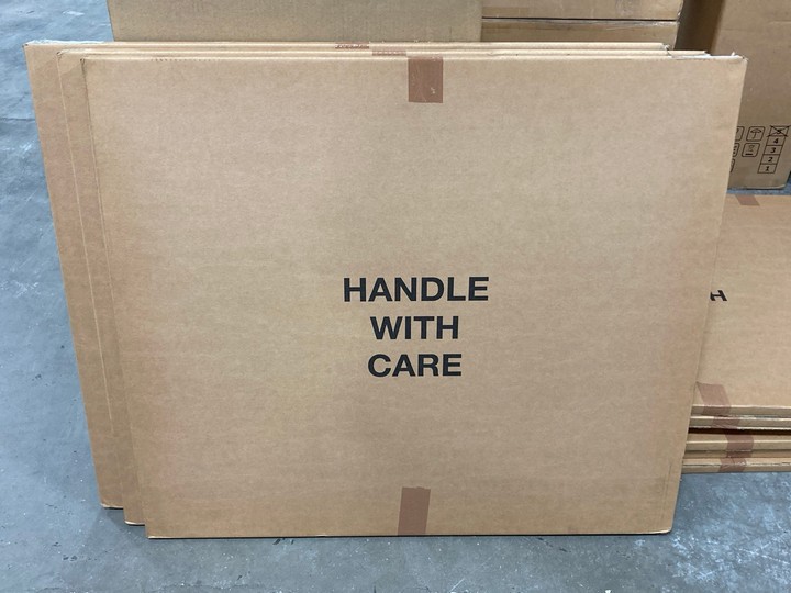 Lot 410  
            Marchington SR10 - Delivery or Collection 

                
3 X CURVED STYLE SPLASHBACKS IN BLACK : SIZE 90CM: LOCATION - A2 - Image 2