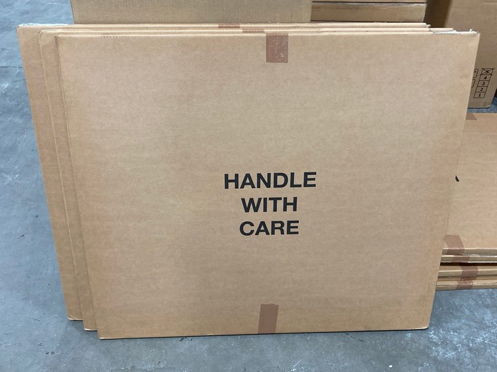 Lot 411  
            Marchington SR10 - Delivery or Collection 

                
3 X CURVED STYLE SPLASHBACKS IN BLACK : SIZE 90CM: LOCATION - A2