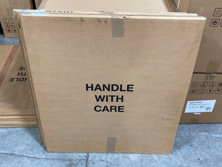 Lot 412  
            Marchington SR10 - Delivery or Collection 

                
3 X CURVED STYLE SPLASHBACKS IN BLACK : SIZE 90CM: LOCATION - A2 - Image 2