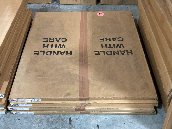 Lot 413  
            Marchington SR10 - Delivery or Collection 

                
4 X CURVED STYLE SPLASHBACKS IN BLACK : SIZE 90CM: LOCATION - A2