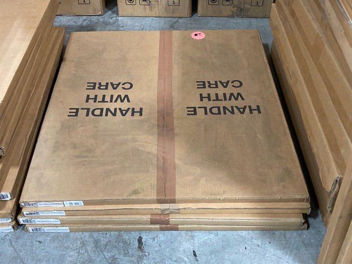 Lot 413  
            Marchington SR10 - Delivery or Collection 

                
4 X CURVED STYLE SPLASHBACKS IN BLACK : SIZE 90CM: LOCATION - A2