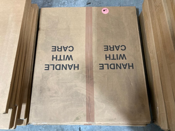 Lot 413  
            Marchington SR10 - Delivery or Collection 

                
4 X CURVED STYLE SPLASHBACKS IN BLACK : SIZE 90CM: LOCATION - A2