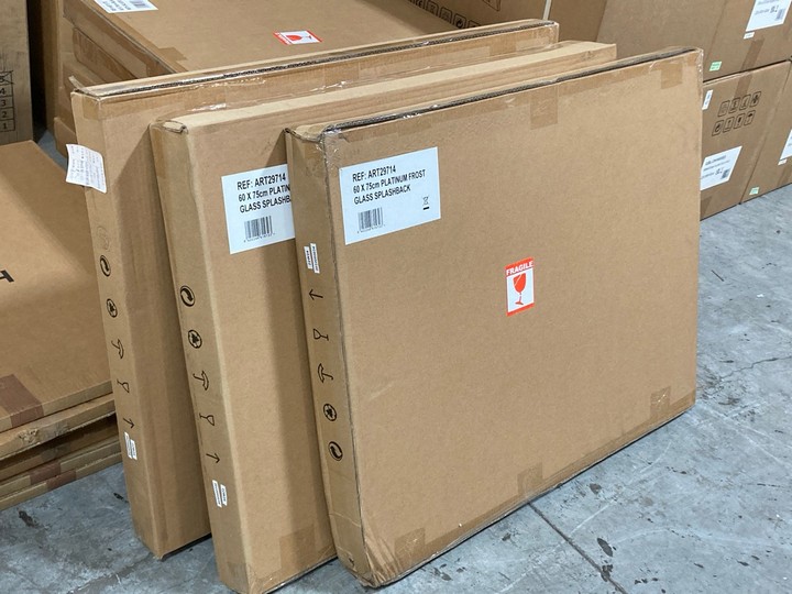 Lot 414  
            Marchington SR10 - Delivery or Collection 

                
3 X 60 X 75CM GLASS SPLASHBACKS IN PLATINUM FROST: LOCATION - A2 - Image 3