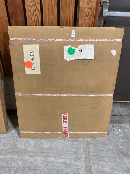 Lot 435  
            Marchington SR10 - Delivery or Collection 

                
60CM SPLASHBACK PANEL IN STAINLESS STEEL: LOCATION - A2