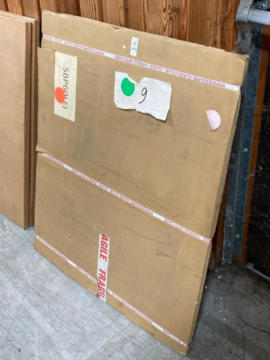 Lot 435  
            Marchington SR10 - Delivery or Collection 

                
60CM SPLASHBACK PANEL IN STAINLESS STEEL: LOCATION - A2 - Image 4