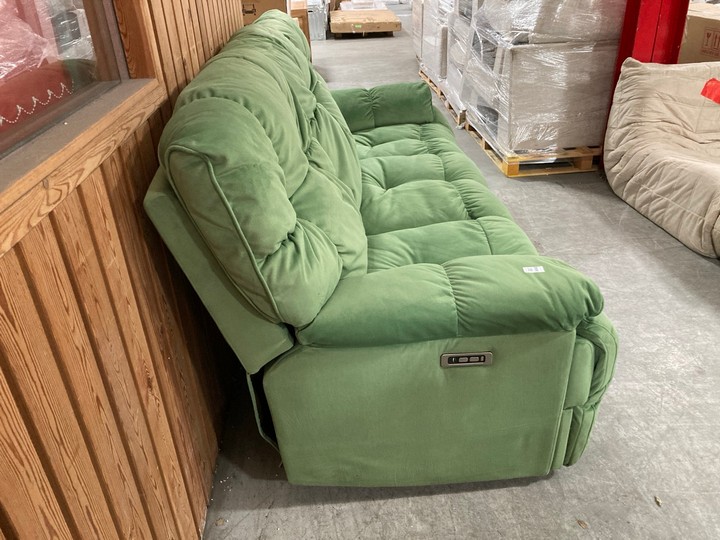 Lot 444  
            Marchington SR10 - Delivery or Collection 

                
DREAMS INTERIORS 3 SEATER SOFA IN GREEN: LOCATION - C8 - Image 2