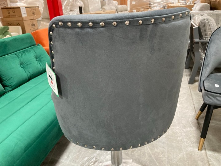 Lot 452  
            Marchington SR10 - Delivery or Collection 

                
DREAMS INTERIORS VELVET GREY/CHROME STOOL: LOCATION - C8 - Image 2