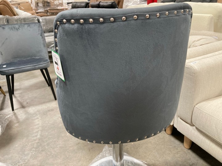 Lot 453  
            Marchington SR10 - Delivery or Collection 

                
DREAMS INTERIORS VELVET GREY/CHROME STOOL: LOCATION - C8 - Image 2
