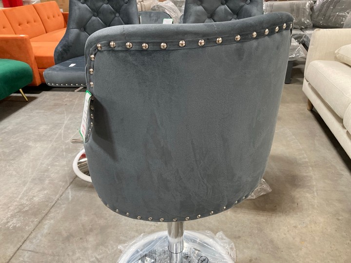 Lot 454  
            Marchington SR10 - Delivery or Collection 

                
DREAMS INTERIORS VELVET GREY /CHROME STOOL: LOCATION - C8 - Image 2