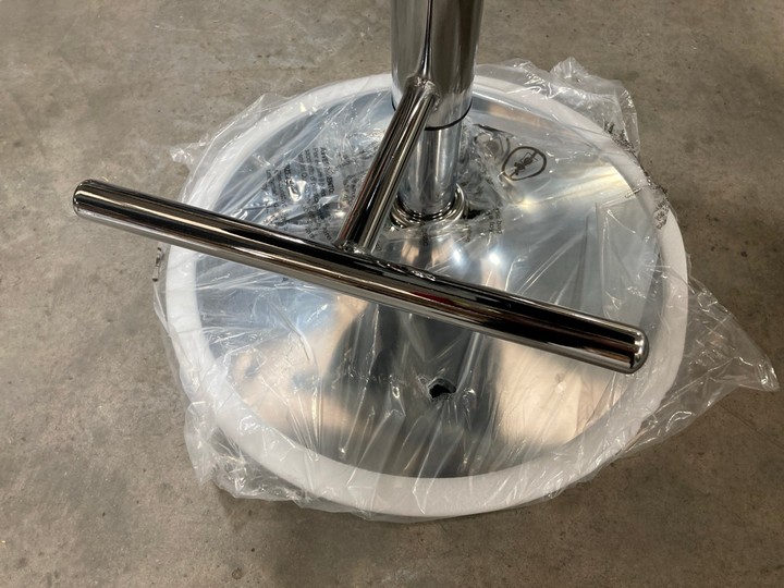 Lot 454  
            Marchington SR10 - Delivery or Collection 

                
DREAMS INTERIORS VELVET GREY /CHROME STOOL: LOCATION - C8 - Image 4