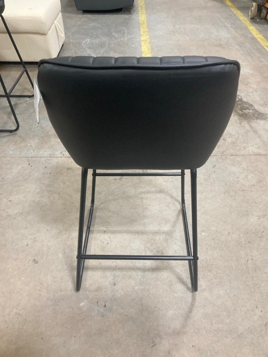 Lot 458  
            Marchington SR10 - Delivery or Collection 

                
DREAMS INTERIORS BLACK LEATHER BAR STOOL: LOCATION - C8 - Image 4