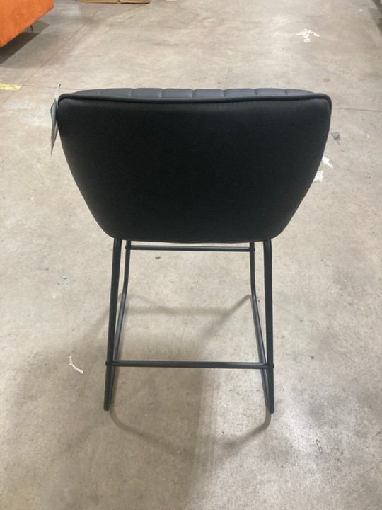 Lot 459  
            Marchington SR10 - Delivery or Collection 

                
DREAMS INTERIORS BLACK LEATHER BAR STOOL: LOCATION - C8 - Image 4