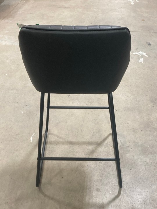 Lot 460  
            Marchington SR10 - Delivery or Collection 

                
DREAMS INTERIORS BLACK LEATHER BAR STOOL: LOCATION - C8 - Image 4