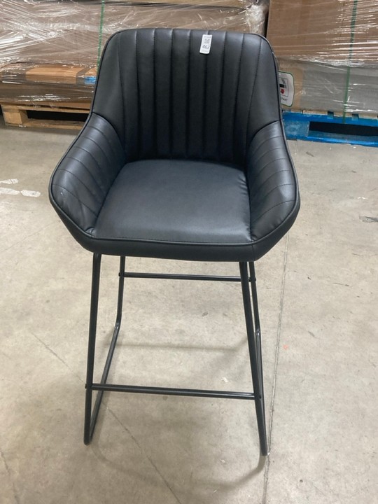 Lot 462  
            Marchington SR10 - Delivery or Collection 

                
DREAMS INTERIORS BLACK LEATHER BAR STOOL: LOCATION - C8