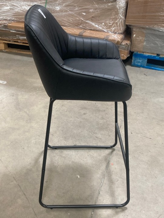 Lot 462  
            Marchington SR10 - Delivery or Collection 

                
DREAMS INTERIORS BLACK LEATHER BAR STOOL: LOCATION - C8 - Image 3
