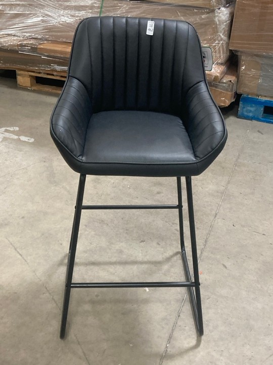 Lot 462  
            Marchington SR10 - Delivery or Collection 

                
DREAMS INTERIORS BLACK LEATHER BAR STOOL: LOCATION - C8 - Image 4