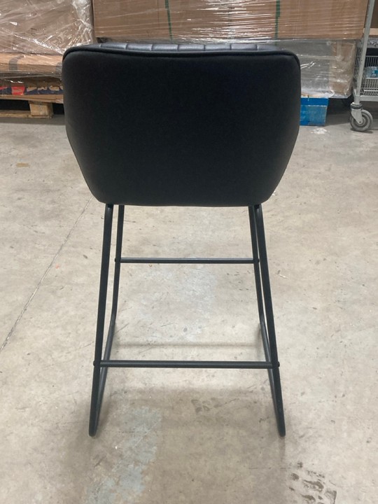 Lot 463  
            Marchington SR10 - Delivery or Collection 

                
DREAMS INTERIORS BLACK LEATHER BAR STOOL: LOCATION - C8 - Image 4