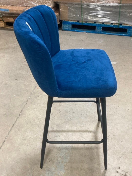 Lot 464  
            Marchington SR10 - Delivery or Collection 

                
DREAMS INTERIORS VELVET BLUE BAR STOOL: LOCATION - C8 - Image 2