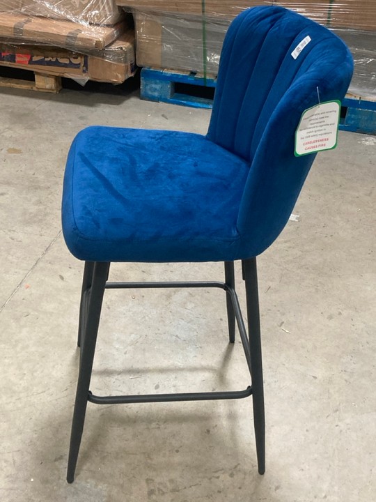 Lot 464  
            Marchington SR10 - Delivery or Collection 

                
DREAMS INTERIORS VELVET BLUE BAR STOOL: LOCATION - C8 - Image 3