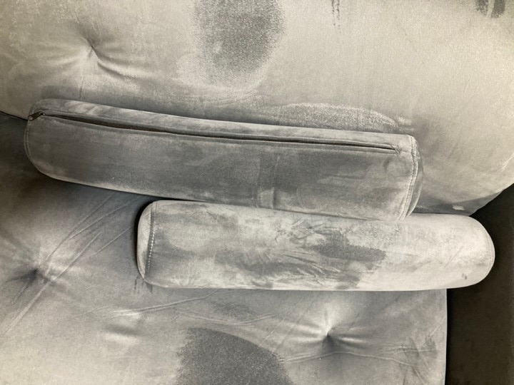 Lot 470  
            Marchington SR10 - Delivery or Collection 

                
DREAMS INTERIORS 2 SEATER VELVET GREY SOFA: LOCATION - D7 - Image 4