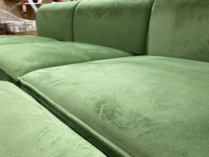 Lot 473  
            Marchington SR10 - Delivery or Collection 

                
DREAMS INTERIORS 3 X INCOMPLETE SOFA PARTS IN GREEN TO INCLUDE FOOTSTOOL IN GREEN... - Image 4