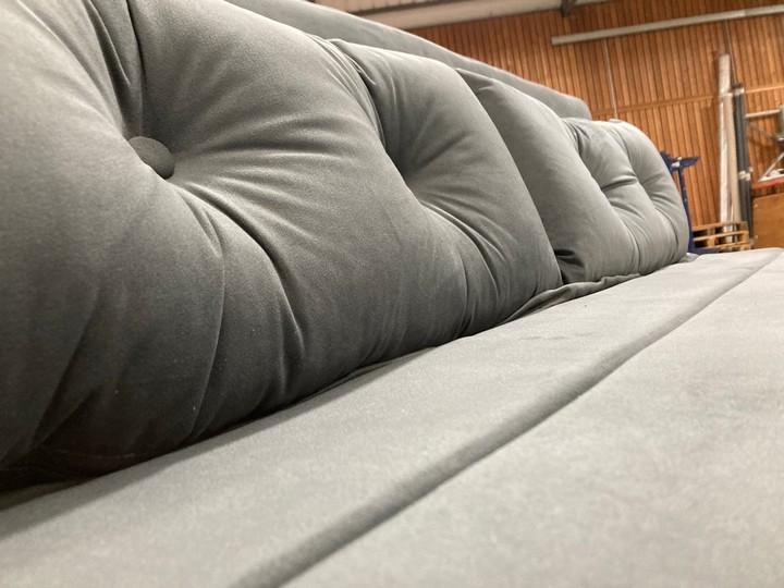 Lot 478  
            Marchington SR10 - Delivery or Collection 

                
DREAMS INTERIORS 2 SEATER FOLD OUT STYLE SOFA BED IN PLUSH GREY VELVET WITH POLIS... - Image 3