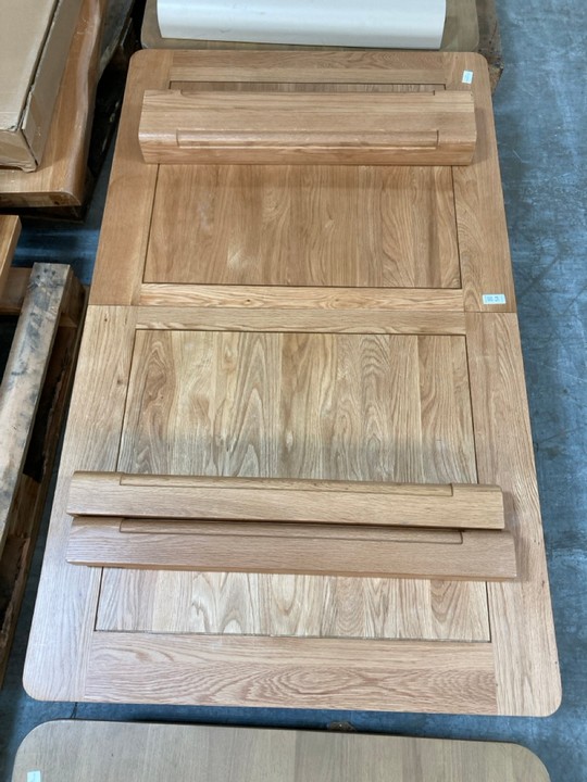 Lot 54  
            Marchington SR10 - Delivery or Collection 

                
OAK FURNITURELAND CANTERBURY NATURAL SOLID OAK 5FT X 3FT EXTENDING DINING TABLE -...