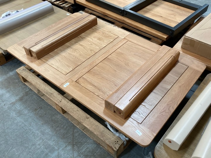 Lot 54  
            Marchington SR10 - Delivery or Collection 

                
OAK FURNITURELAND CANTERBURY NATURAL SOLID OAK 5FT X 3FT EXTENDING DINING TABLE -...