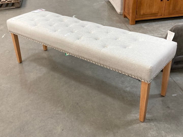 Lot 68  
            Marchington SR10 - Delivery or Collection 

                
OAK FURNITURELAND VIVIEN BUTTON SEAT BENCH IN LIGHT GREY FABRIC - ORIGINAL RRP £2...