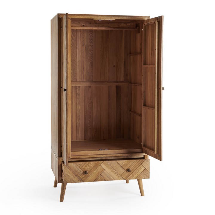 Lot 81  
            Marchington SR10 - Delivery or Collection 

                
OAK FURNITURELAND PARQUET BRUSHED AND GLAZED OAK DOUBLE WARDROBE - ORIGINAL RRP £...