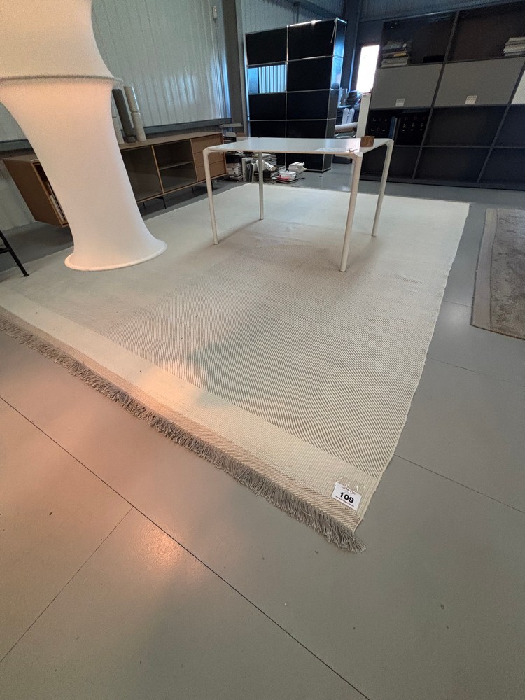 Lot 109  
            Offsite, Nottingham - Collection Only 

                
Large Grey & Cream Rug