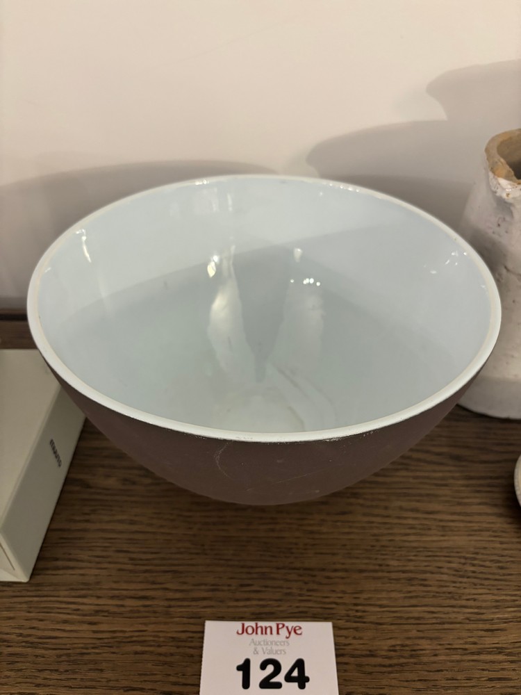 Lot 124  
            Offsite, Nottingham - Collection Only 

                
Decorative Bowl