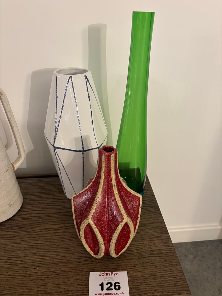 Lot 126  
            Offsite, Nottingham - Collection Only 

                
3 x Vases