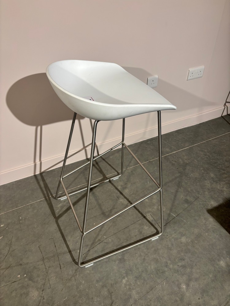 Lot 12  
            Offsite, Nottingham - Collection Only 

                
HAY AAS Bar Stools Seat Height 75cm, White Seat with Stainless Steel Frame. Origi...