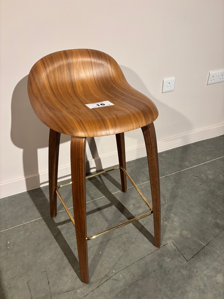 Lot 16  
            Offsite, Nottingham - Collection Only 

                
Gubi 3D Bar Stool