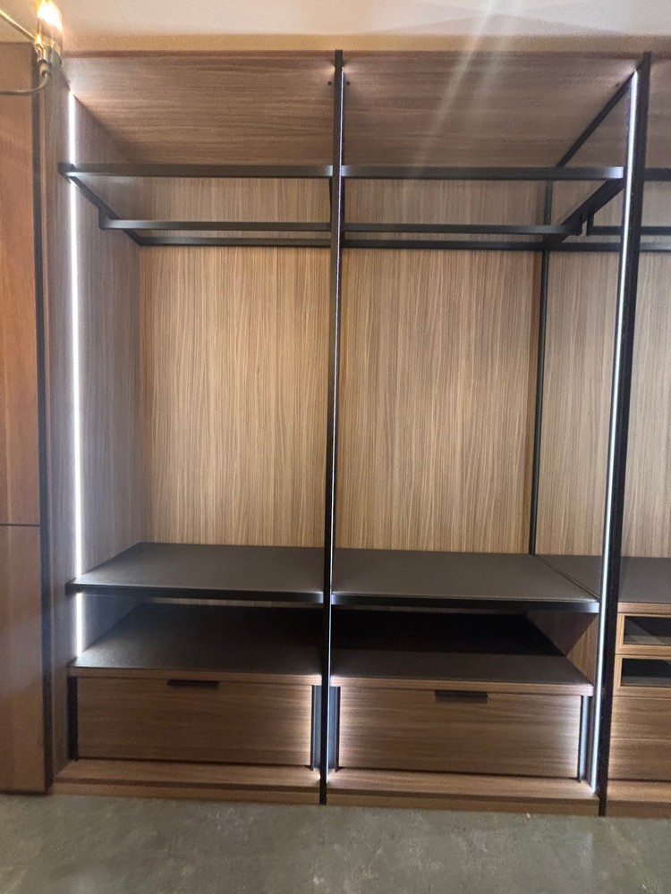 Lot 1  
            Offsite, Nottingham - Collection Only 

                
LEMA Large Fitted Wardrobes by Lema Italy -  Dimensions  Length 505 x H 262 cm Pl...