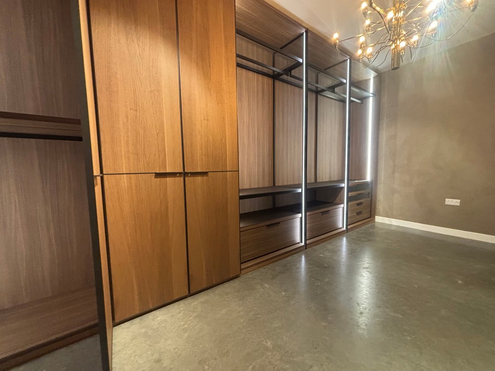 Lot 1  
            Offsite, Nottingham - Collection Only 

                
LEMA Large Fitted Wardrobes by Lema Italy -  Dimensions  Length 505 x H 262 cm Pl...