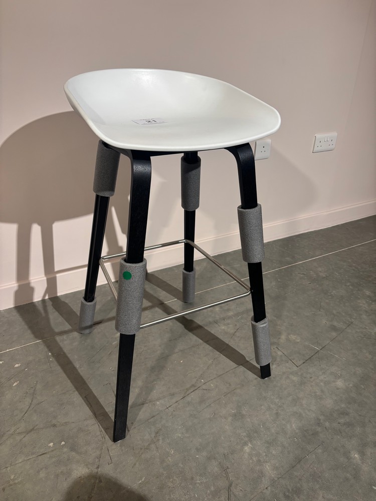 Lot 21  
            Offsite, Nottingham - Collection Only 

                
White Bar Stool with Dark Stained Oak Legs