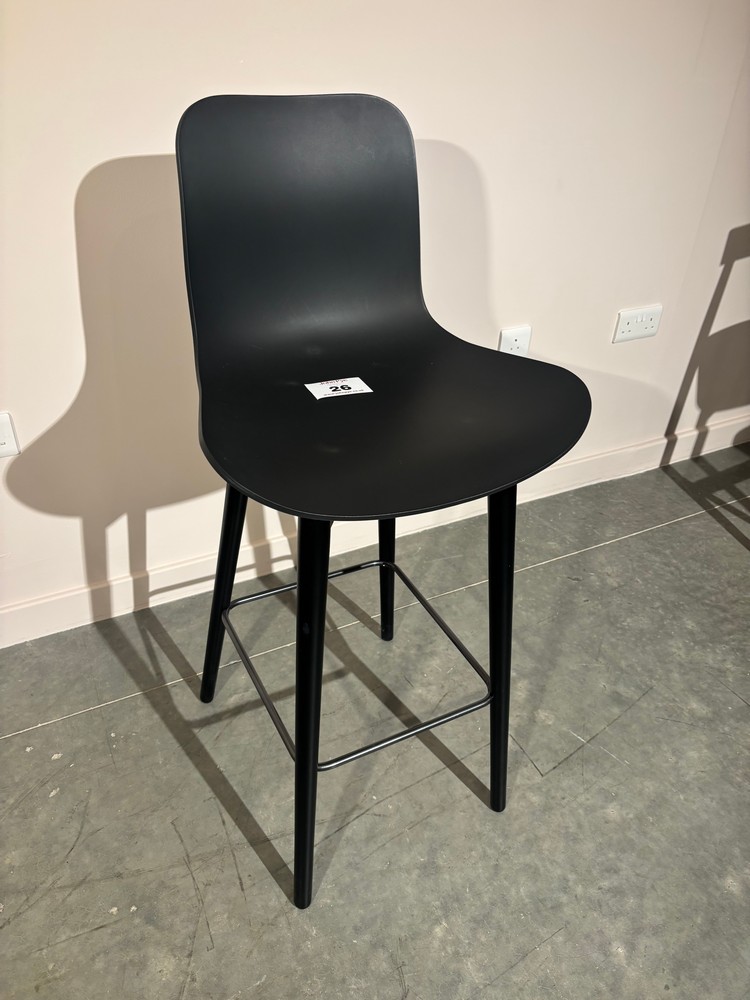 Lot 26  
            Offsite, Nottingham - Collection Only 

                
NORR11 Langue Bar Chair