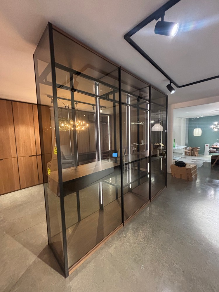 Lot 2  
            Offsite, Nottingham - Collection Only 

                
LEMA Glass Free Standing Wardrobe by Lema Italy, Dimensions Length 307 x D 67 x H...