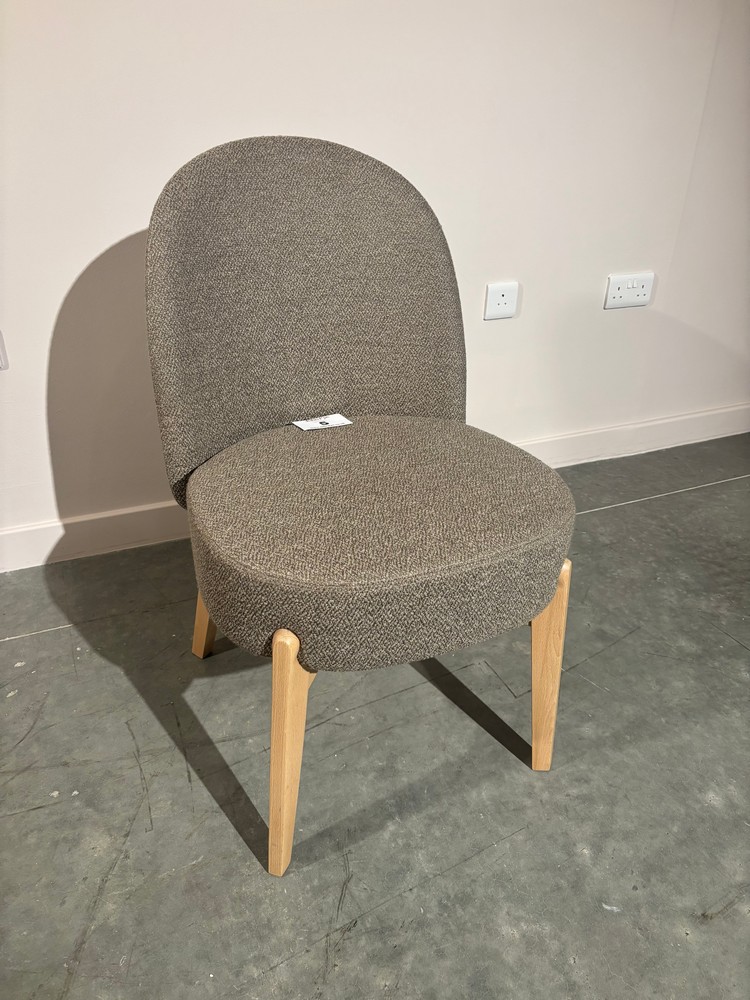 Lot 5  
            Offsite, Nottingham - Collection Only 

                
Classic Brown Upholstered Armless Side Chair