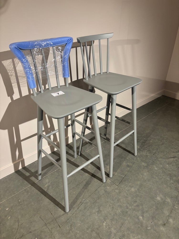 Lot 7  
            Offsite, Nottingham - Collection Only 

                
2 x Wooden Bar Stools with Spindle Back