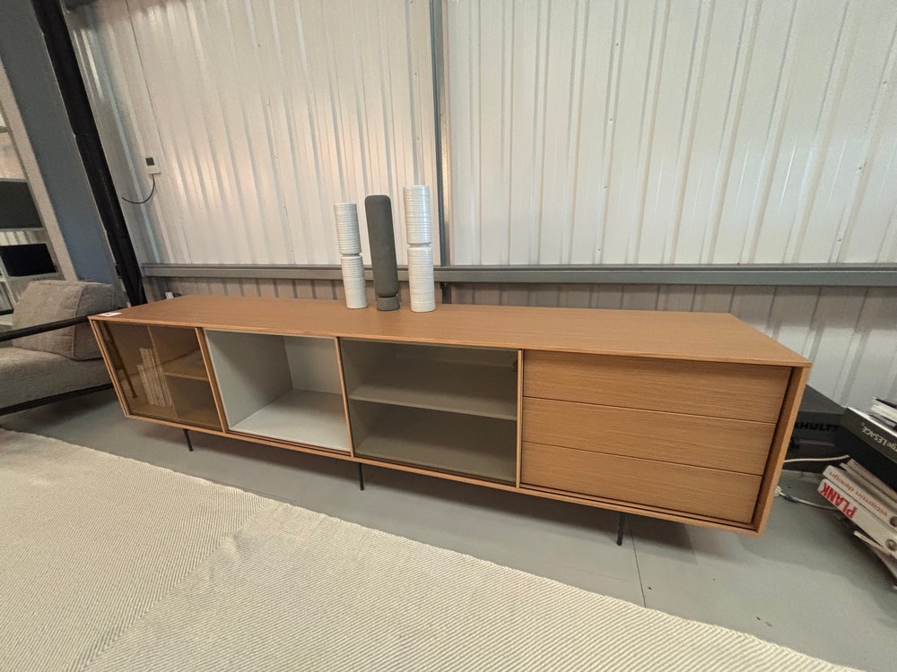 Lot 86  
            Offsite, Nottingham - Collection Only 

                
Large Wooden TV Unit with Drawers
